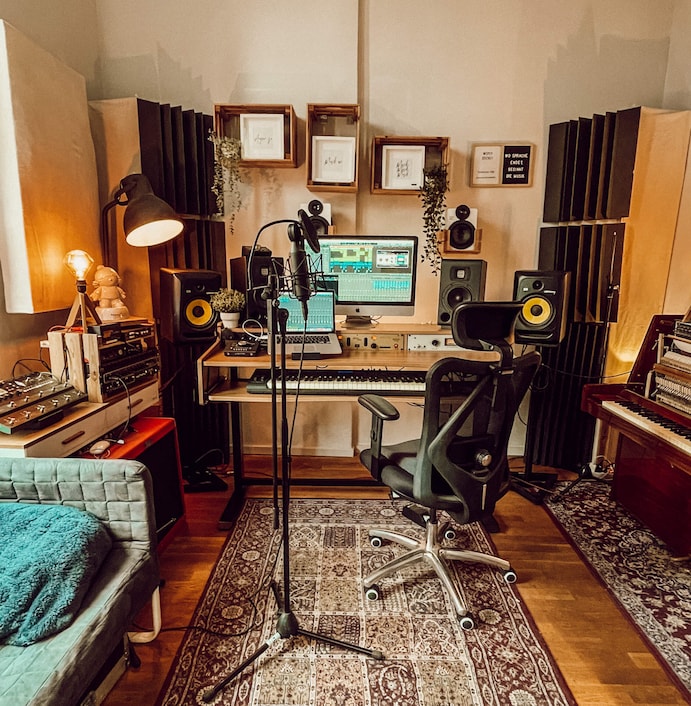 Pro line series - StudioDesk  Home recording studio setup, Music studio  room, Home studio music